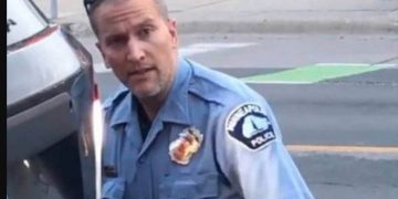 Ένοχο το παρελθόν του αστυνομικού που σκότωσε τον Τζορτζ Φλόιντ