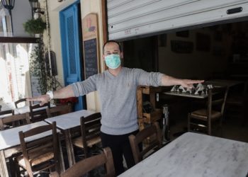 Πώς και πού θα μπορούν να βάζουν τα επιπλέον τραπεζoκαθίσματα εστίασης καφέ και εστιατόρια