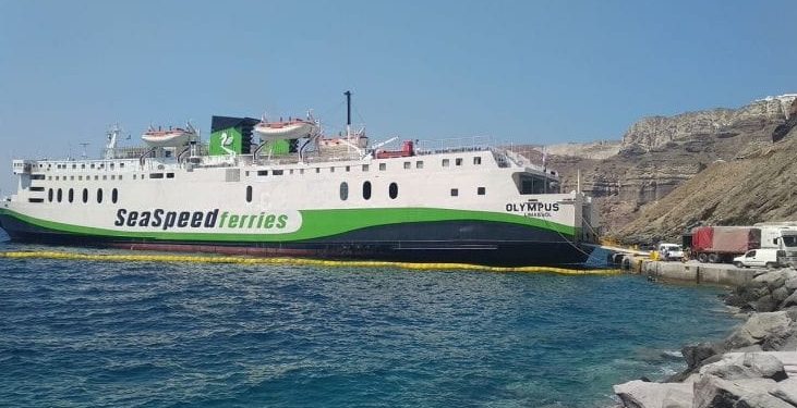 Σαντορίνη-Τρόμος για επιβάτες: Πρόσκρουση του επιβατηγού πλοίου OLYMPUS στο λιμάνι