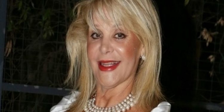 Η Μαρία Ιωαννίδου…παντρεύτηκε μέσω skype τον αγαπημένο της με κουμπάρο τον σκύλο της[video]