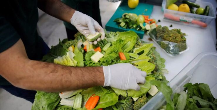 Μεταδίδεται ο κορονοϊός από τα τρόφιμα και το νερό; Όλες οι απαντήσεις από ειδικό