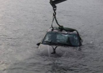 Πειραιάς: Αυτοκίνητο με 22χρονο και 18χρονη έπεσε στο λιμάνι!