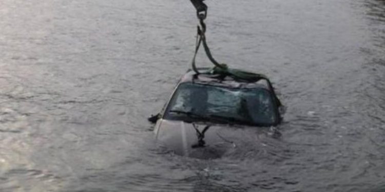 Alldaynews.gr Πειραιάς: Αυτοκίνητο με 22χρονο και 18χρονη έπεσε στο λιμάνι!