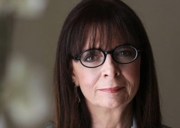 H Κατ. Σακελλαροπούλου με τη γιαγιά, τη μητέρα και την κόρη της[photo]