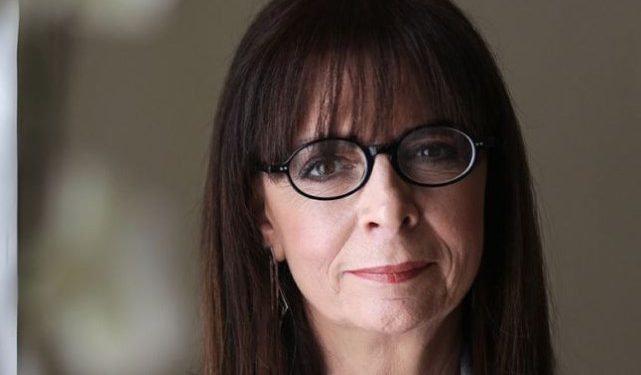 H Κατ. Σακελλαροπούλου με τη γιαγιά, τη μητέρα και την κόρη της[photo]