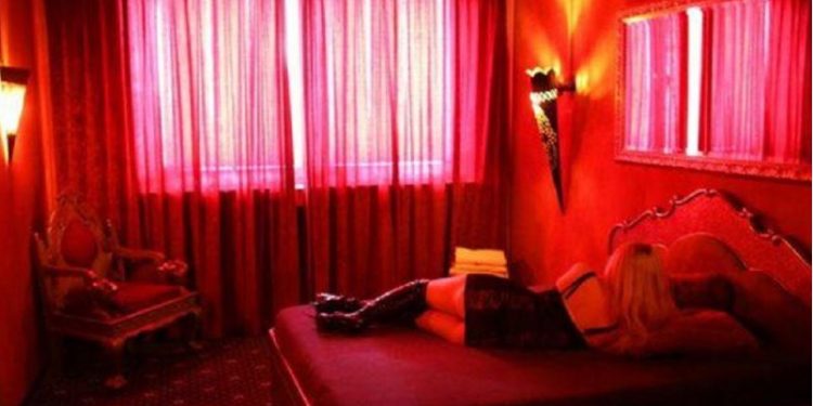 Alldaynews.gr Οίκοι Ανοχής: Πλεόν όλα θα γίνονται με το …Γάντι, αφού πρώτα θα μετράνε την…!!