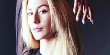 Χαμός στο Instagram!Η εγγονή του Τσοχατζόπουλου βγήκε με τα εσώρουχα![photos]