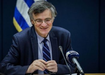 Σμαραγδής: Ο Τσιόδρας θα μπορούσε να γίνει ταινία