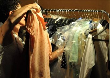 Πώς θα δοκιμάζουμε ρούχα – Οδηγίες για την είσοδο μας στα καταστήματα