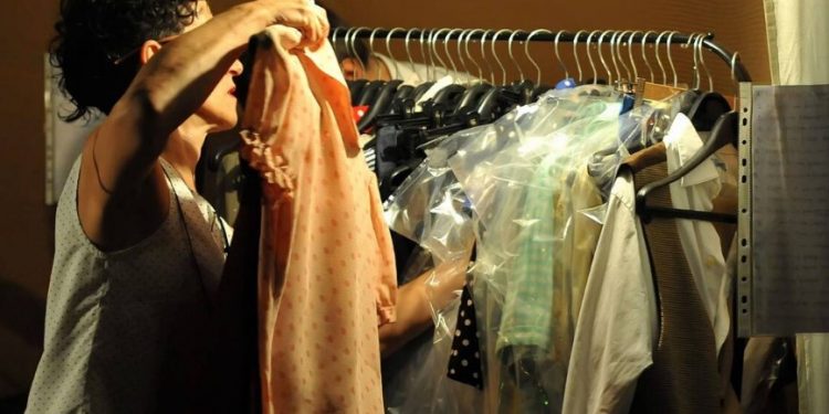 Alldaynews.gr Πώς θα δοκιμάζουμε ρούχα – Οδηγίες για την είσοδο μας στα καταστήματα