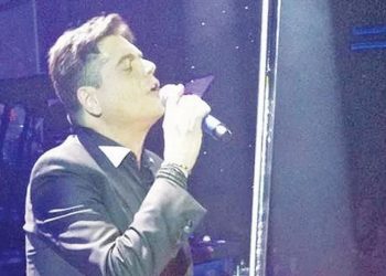 Δεμένος με χειροπέδες στο κρεβάτι ο Τραγουδιστής Γιώργος Δασκαλάκης για να ξεφύγει από τον εθισμό
