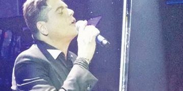 Alldaynews.gr Δεμένος με χειροπέδες στο κρεβάτι ο Τραγουδιστής Γιώργος Δασκαλάκης για να ξεφύγει από τον εθισμό