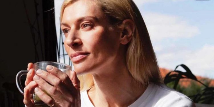 Alldaynews.gr Δύσκολες ώρες! Πρωτομαγιά σε θάλαμο νοσοκομείου πέρασε η Ζέτα Δούκα