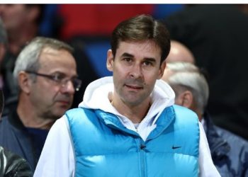 Βασίλης Τσιάρτας: “Κομμουνιστές του κ@λ@υ-Στα α@@@@@α τους τα μέτρα απαγόρευσης”[post]