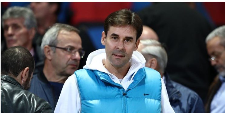 Βασίλης Τσιάρτας: “Κομμουνιστές του κ@λ@υ-Στα α@@@@@α τους τα μέτρα απαγόρευσης”[post]