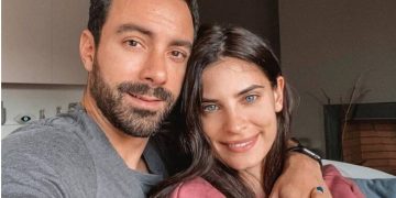 Alldaynews.gr «Πειραματόζωα» για τη δημοσιότητα Τανιμανίδης-Μπόμπα! Ο κορωνοϊός, η ανεργία και ο εθελοντισμός του «ζευγαριού της Αγίας Παρασκευής»