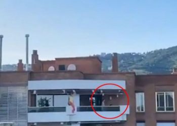 Κορωνοϊός: Ζευγάρι έκανε σεξ στο μπαλκόνι[Φωτογραφίες]