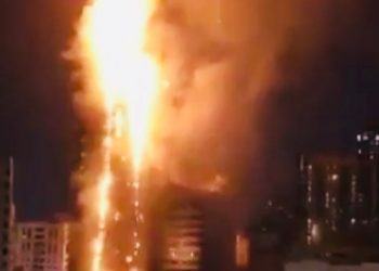 Συμβαίνει Τώρα: Τραγωδία στα Αραβικά Εμιράτα-Καίγεται ο μεγάλος ουρανοξύστης στη Sharjah[video]