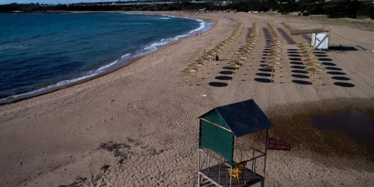 Alldaynews.gr Ο κορονοϊός δεν επιβιώνει στην άμμο της παραλίας – Πώς να κάνουμε με ασφάλεια μπάνιο