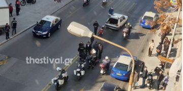 Alldaynews.gr Θεσσαλονίκη-Τραγικό Συμβάν: Αυτοκίνητο παρέσυρε μητέρα και τα δυο ανήλικα παιδιά της