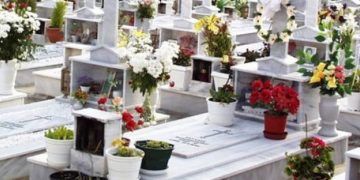 Alldaynews.gr Μαμά μου, στη Γιορτή της Μητέρας θα σου πω χρόνια πολλά. Σαν να μην “έφυγες” ποτέ…