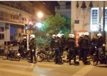 Επίθεση MAT και Δέλτα στην πλατεία Αγ. Γεωργίου στην Κυψέλη με διακρυγόνα και προσαγωγές (Video)