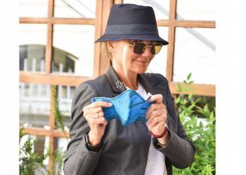 Μαρέβα Μητσοτάκη: Λανσάρει την προστατευτική μάσκα που φτιάχνει ο οίκος της[photo]