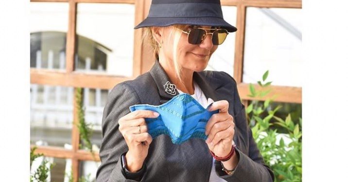 Μαρέβα Μητσοτάκη: Λανσάρει την προστατευτική μάσκα που φτιάχνει ο οίκος της[photo]