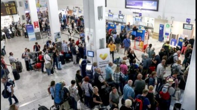 Τουρισμός στην Ελλάδα: Όλοι οι κανόνες για πτήσεις και ξενοδοχεία – Τι αλλάζει