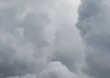 Ανατριχιαστικές Εικόνες! Φωτογραφήθηκαν παρέα με έναν άγιο στην Εύβοια