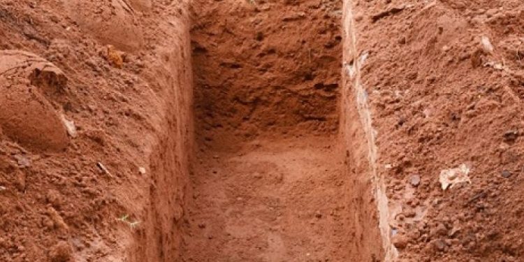 Alldaynews.gr Έθαψε ζωντανή την παράλυτη μητέρα του!