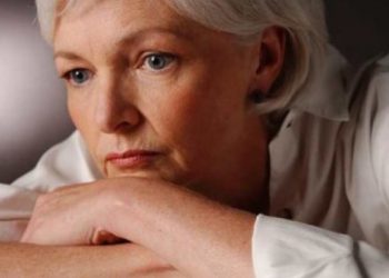 Γάλλος συγγραφέας λέει ότι οι γυναίκες στα 50 είναι «πολύ γερασμένες» για να τις ερωτευτείς!