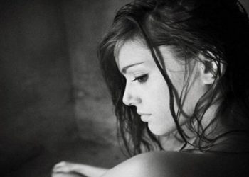 Είμαι η γυναίκα που έδιωξες, γιατί δεν κατάλαβες την αξία της..