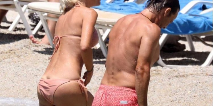 Alldaynews.gr Αρετουσάριστες φωτογραφίες απο την παραλία της Ελένης Μενεγάκη!