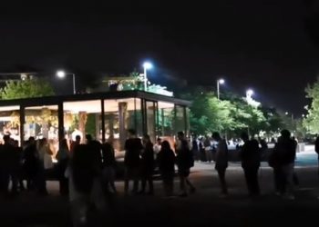 Θεσσαλονίκη: Όλοι με ένα ποτό… στο χέρι! Ουρές στη νέα παραλία για ένα κοκτέιλ (videos)