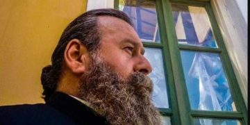 Παπάς από τις Άγριες Μέλισσες: Αν είναι το θέλημα του Θεού να “Φύγω” από την «μεταλαβιά» ας γίνει