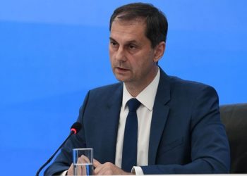 Θεοχάρης: Ο τουρίστας που θα μείνει 6-7 ημέρες στη χώρα μας  δεν θα προλάβει να αναπτύξει τα υγειονομικά συμπτώματα