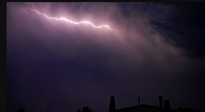 Alldaynews.gr Κεραυνοί σαρώνουν την Ελλάδα -Έπεσαν πάνω από 6.700, στο επίκεντρο ο Θερμαϊκός