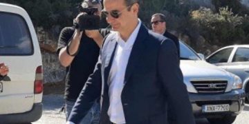 Alldaynews.gr Κυριάκος Μητσοτάκης: Οι πρώτες φωτογραφίες από το μνημόσυνο του πατέρα του – Στο πλευρό του η Μαρέβα