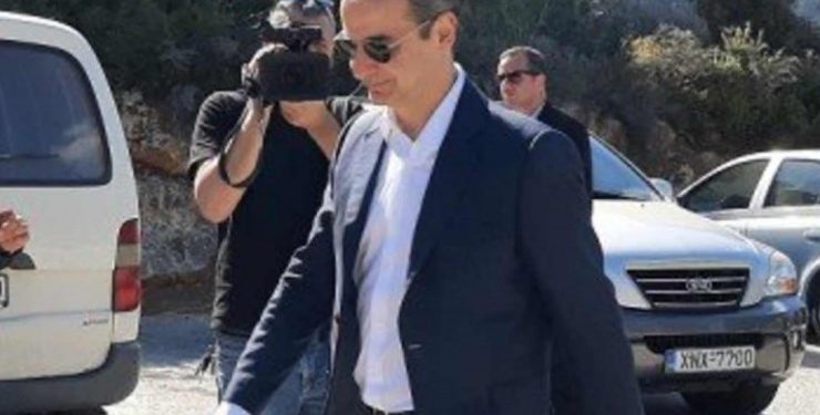 Alldaynews.gr Κυριάκος Μητσοτάκης: Οι πρώτες φωτογραφίες από το μνημόσυνο του πατέρα του – Στο πλευρό του η Μαρέβα