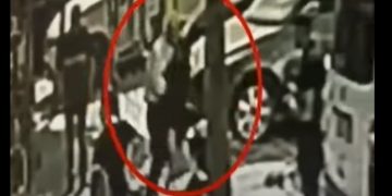 Επίθεση με βιτριόλι: Η 34χρονη «έδειξε» ποια είναι η μαυροφορεμένη γυναίκα!