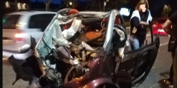 Alldaynews.gr Λ. Μαραθώνος: 25χρονη μιλούσε στο κινητό και καρφώθηκε σε κολόνα της ΔΕΗ-Σοκαριστικές Εικόνες