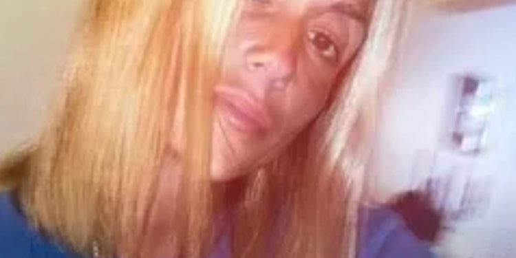 Εικόνα-σοκ της Σοφίας Καρβέλα! Αποστεωμένη και αγνώριστη η κόρη της Άννας Βίσση[photo]