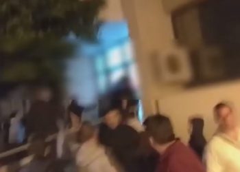 Χαμός στα Μέγαρα για την δομή υποδοχής μεταναστών: Προπηλάκισαν τον Γιώργο Τσίπρα – «Προδότη, ξεφτίλα»! Απών η ΝΔ[video]