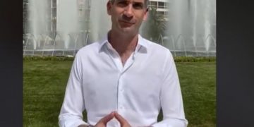 Μπακογιάννης για συνωστισμό σε Ομόνοια: Τα άκουσα κανονικά, παραδέχομαι το λάθος