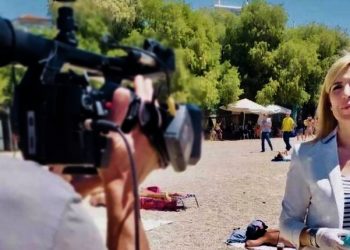 Η Δημοσιογράφος  Ρένα Κουβελιώτη, που δέχθηκε επίθεση με πέτρες: “Κάτι δεν κάνουμε σωστά όλοι μας”