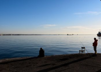 Επιτρέπεται από σήμερα το ερασιτεχνικό ψάρεμα και το κολύμπι