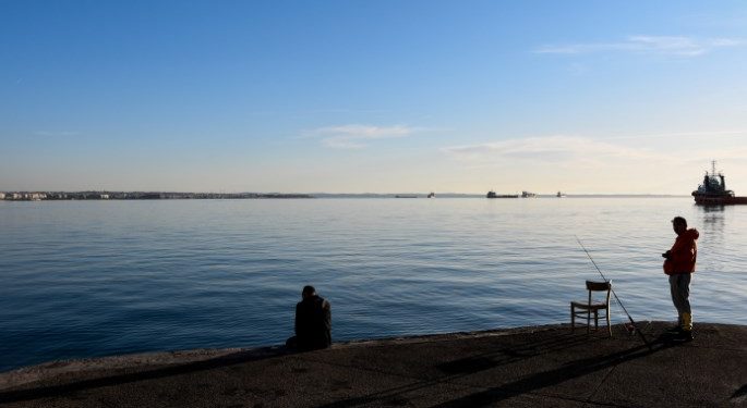 Επιτρέπεται από σήμερα το ερασιτεχνικό ψάρεμα και το κολύμπι