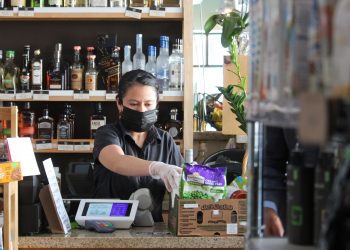 Ποιες συμβάσεις εργασίας μπορούν να παραμείνουν σε αναστολή – Για όσες γίνεται ανάκληση δεν μπορούν να μπουν ξανά σε αναστολή