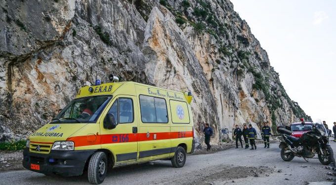 Alldaynews.gr Τρίκαλα: Έπεσε σε γκρεμό αυτοκίνητο του δήμου